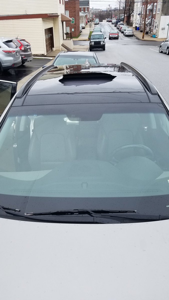 mugsy83's tweet photo. My sunroof exploded yesterday while on the highway. @Hyundai doesn't seemed too concerned about how dangerous this is-- #whynorecall #dangeroussunroof #dangeroussuv https://t.co/UiQ9Gjfga6