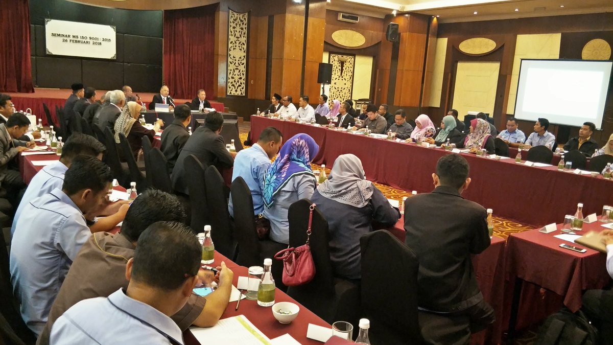 zainija77's tweet photo. Mesyuarat Pegawai² Pertanian Daerah Jab. Pertanian Malaysia dipengerusikan oleh Ketua Pengarah Pertanian @MY1DOA . Suamuka bersama utk mempertingkatkan perkhidnatan jab dlm memperkasakan sektor agromkn negara. #PertanianHEBAT @shaberyc @IsmailBakar60 @JHarizan @moaMalaysia https://t.co/RPO871w7ri