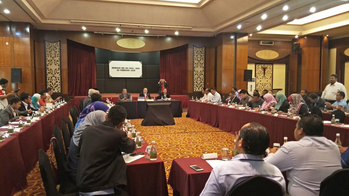 zainija77's tweet photo. Mesyuarat Pegawai² Pertanian Daerah Jab. Pertanian Malaysia dipengerusikan oleh Ketua Pengarah Pertanian @MY1DOA . Suamuka bersama utk mempertingkatkan perkhidnatan jab dlm memperkasakan sektor agromkn negara. #PertanianHEBAT @shaberyc @IsmailBakar60 @JHarizan @moaMalaysia https://t.co/RPO871w7ri