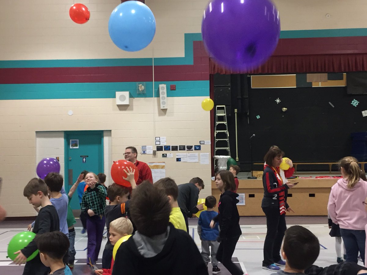 EcoleNOHO's tweet image. Cérémonie de clôture des mini-olympiques à l’école Nouvel Horizon. #vieactive #espritd’équipe