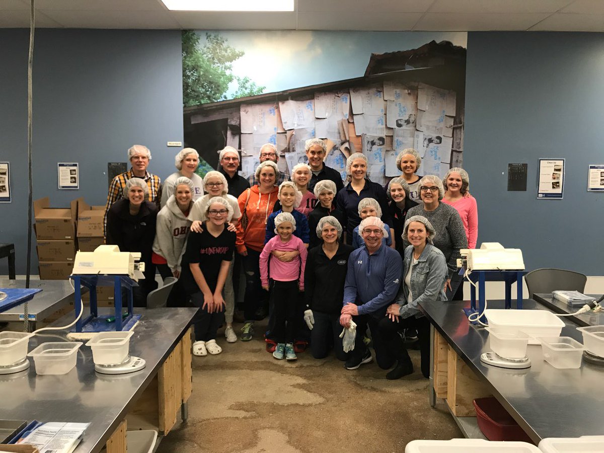 mcki6511's tweet photo. OHE Staff and their families making a difference at Feed My Starving Children tonight! @ohe_pto @oakhills194 https://t.co/hZ4R5d9dhV
