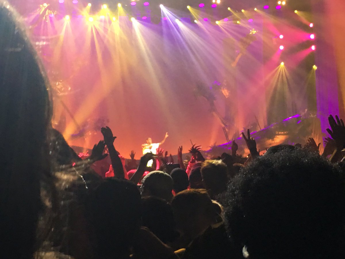 yungj0rd's tweet photo. Tyler's set was so beautiful 🙌🏽 https://t.co/Y9Yud2VsPF
