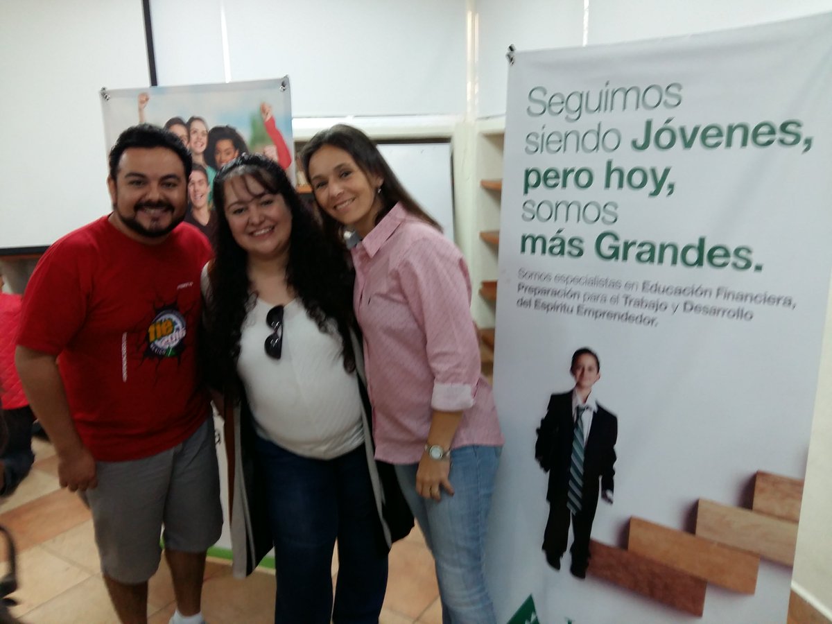 sergioyaniz's tweet photo. Un gusto compartir con colaboradoras de @JAMexico_org  y @JAAmericas  Martha y Paula en el pasado campamento #desafioInnova en Tepoztlan, Morelos https://t.co/DiAuoiEoDn
