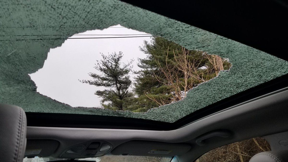 mugsy83's tweet photo. @Hyundai I guess safety first didn't apply to my Santa Fe Sport. #explodingsunroof #dangeroussuv #dangeroussunroof #nocustomercare #whynorecall https://t.co/7Lyp6KPUX3