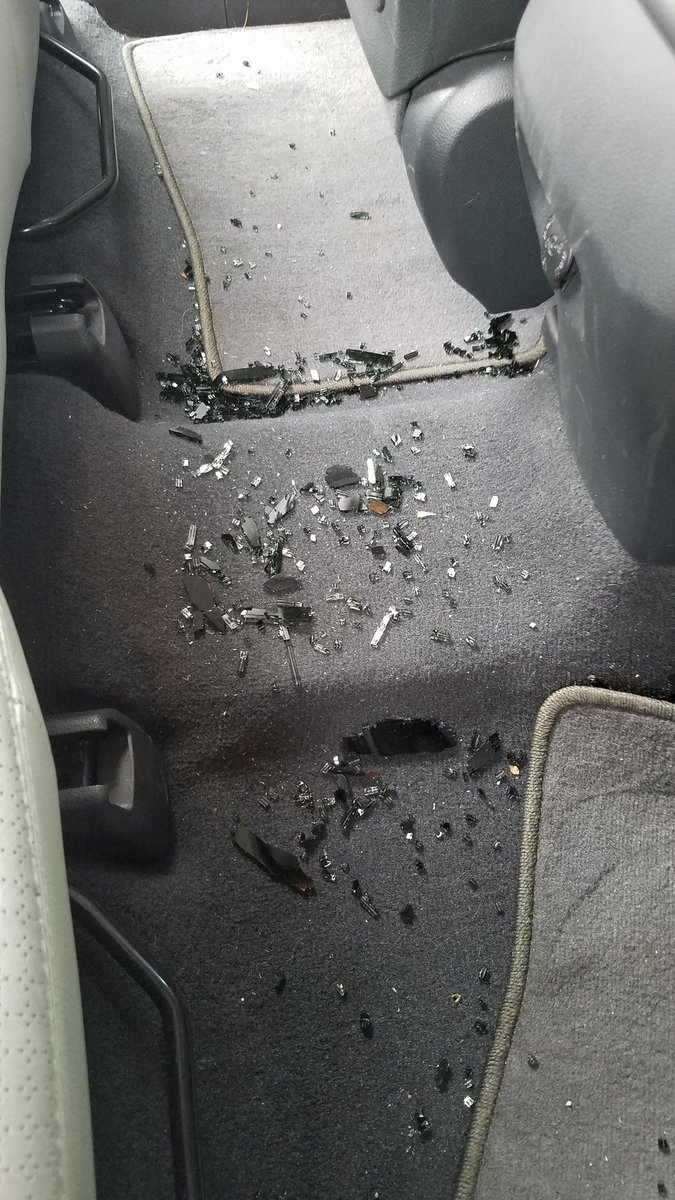 mugsy83's tweet photo. @IIHS_autosafety Stop @hyundai from selling vehicles with dangerous exploding sun roofs. They don't seem to care to fix or address the problem. #dangeroussunroof #dangeroussuv #explodingglass #whynorecall https://t.co/vAjTCUW2Ou
