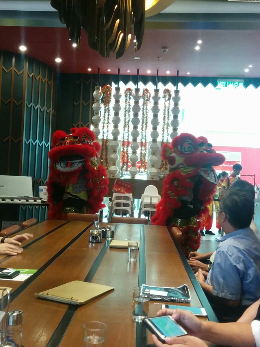 storagegaga's tweet image. Lion attack at #serveron lunar New year partner celebration