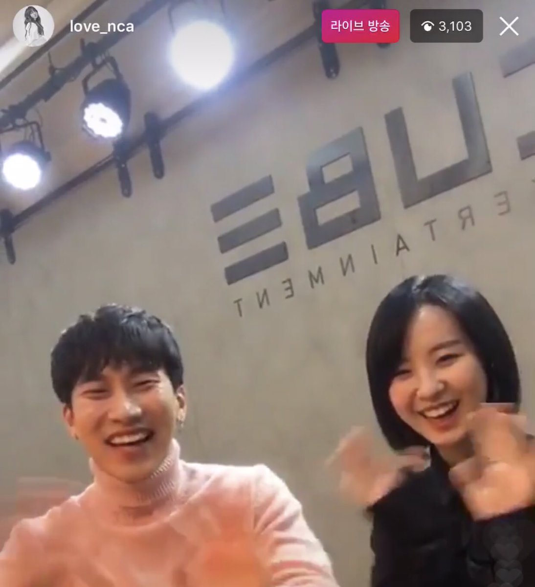 allaboutnca's tweet photo. FOTO | Caps de NC.A na live junto do Eunkwang do BTOB 

[ENG] NC.A on the live with Eunkwang (BTOB)

cr. yuuka_nc_a https://t.co/DIPwyX5n2b