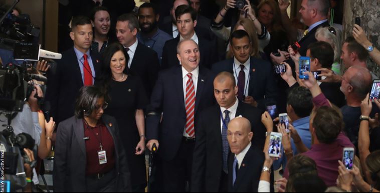 Rep. Scalise, who was shot last summer, meets with Parkland students bit.ly/2CrEVdw https://t.co/cs8XbcXxZN