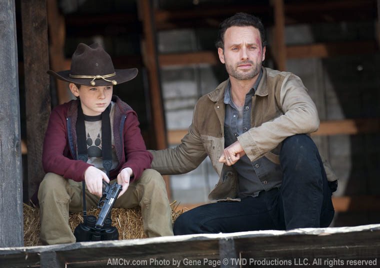peakyseries's tweet photo. UN TIRO EN EL PECHO DUELE MENOS #TWD8enFOX https://t.co/hwS74MWrOY