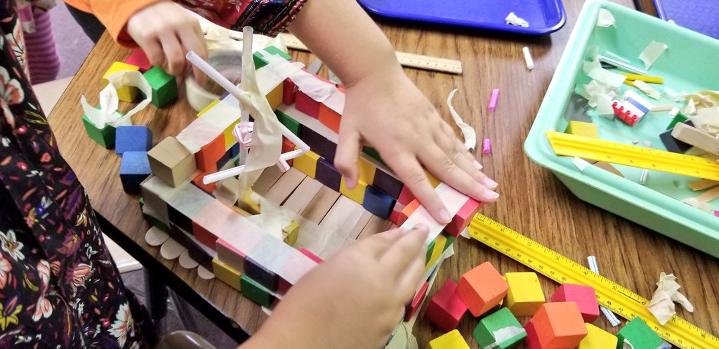 KyleHamstra's tweet photo. Me: "What's that 'on top of' the house? The chimney?"
Student: "No. That's the #BigBadWolf Detector!"
#ddestem #sciKP11 #sciKP22 #hashtag180 https://t.co/waZBoCn90s