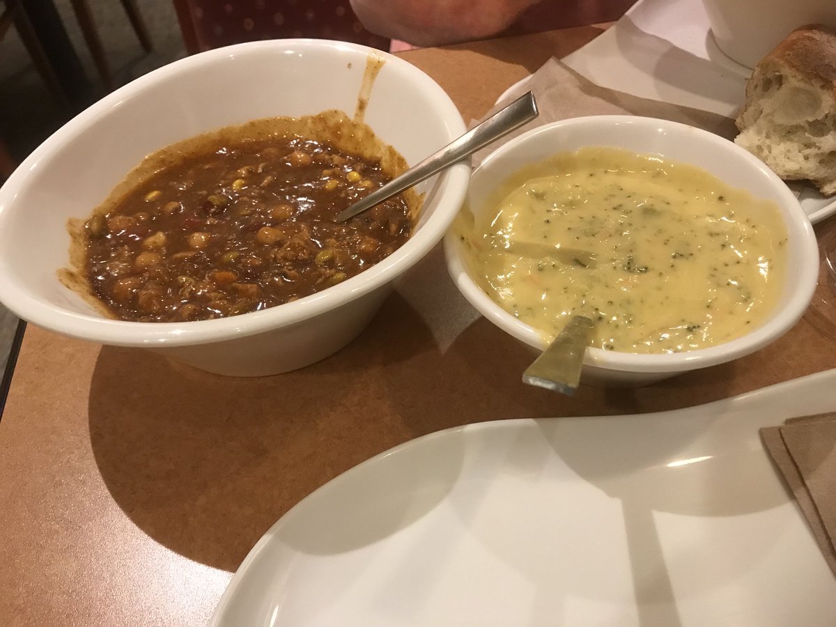 dm11112's tweet photo. Hey @panerabread  when I order a bowl of food isn’t it supposed to be a bigger portion in it then in a cup, just not a larger bowl?? 🤔🤔🤔🤔. https://t.co/pNyPzZpFq6