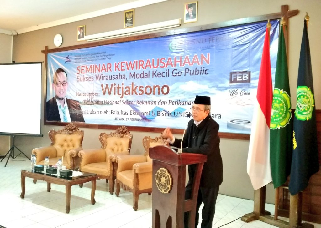unisnujepara's tweet photo. Pagi ini, selasa (27/2) bertempat di Gd. FEB Lt. 3 digelar Seminar Kewirausahaan bersama Pengusaha Nasional sektor Perikanan Bp. Wijtaksono. Dibuka langsung oleh Rektor https://t.co/RLa5BJmsq0
