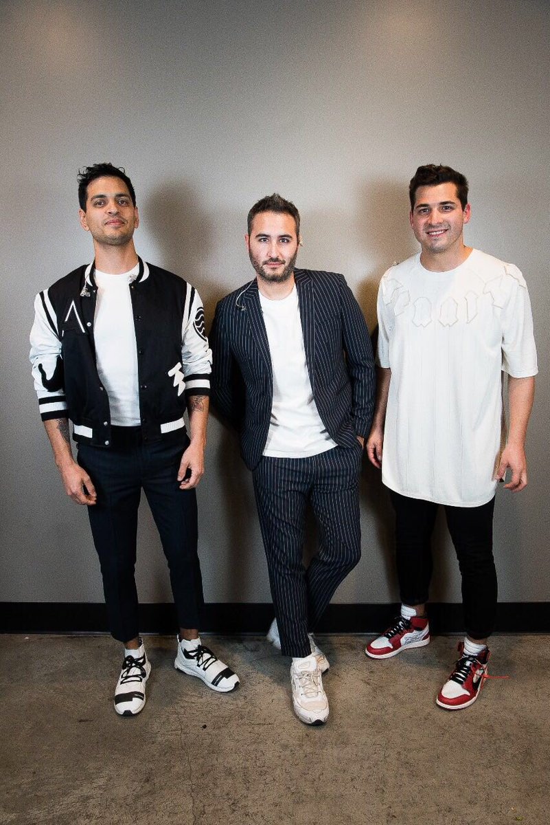 ReikMx's tweet photo. Está NO es la #SelfieReik pero la vdd estamos felices y agradecidos con el sold out. ¡Son lo maximo Anaheim! https://t.co/H0BA0kWctV