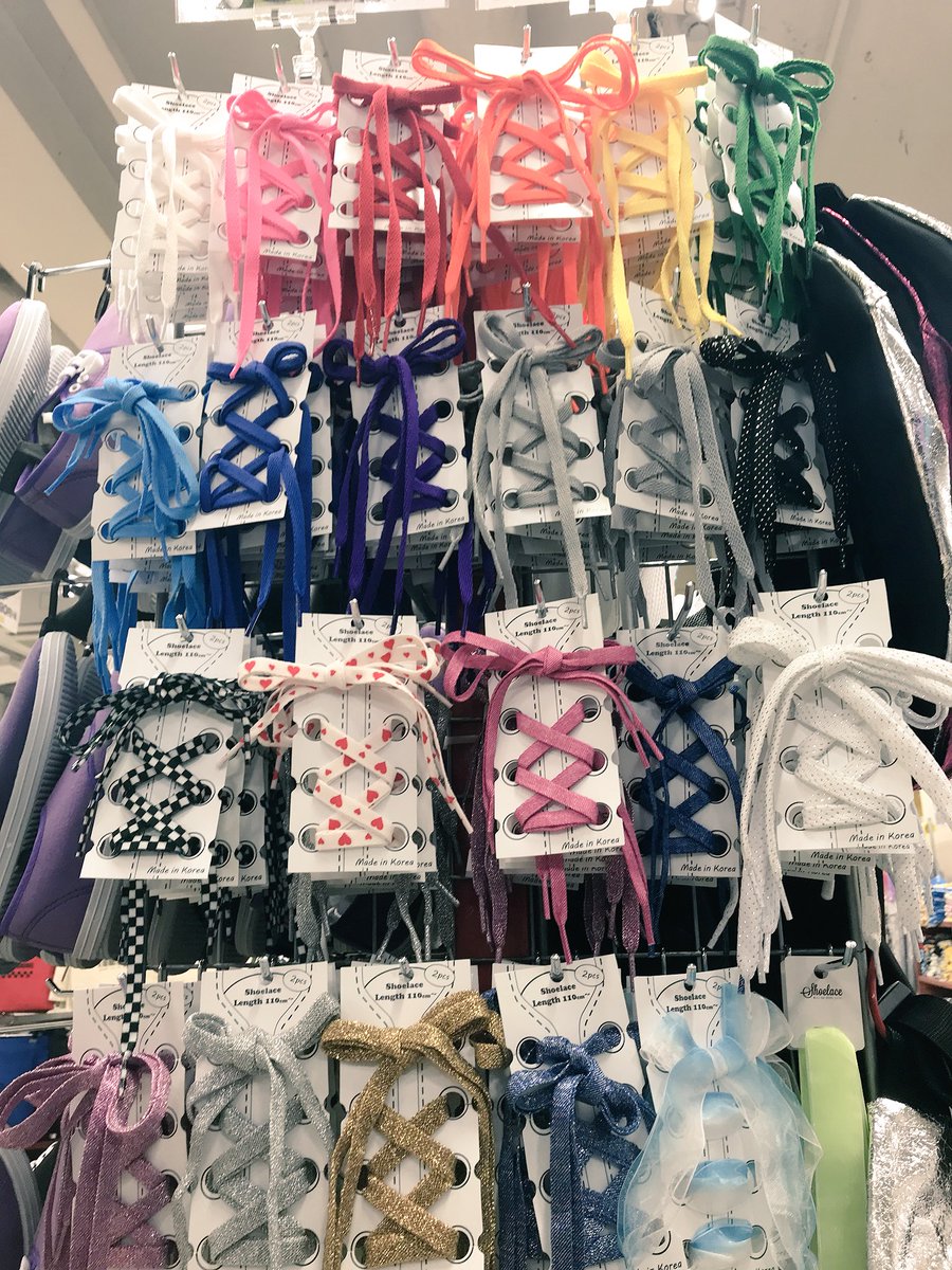 サンキューマート仙台イービーンズ店 商品紹介 靴紐のご紹介致します サンキューマートでは種類豊富に揃っております 靴紐を変えて自分だけのオリジナルシューズを作ってみてはいかがでしょうか 友達とお揃いにしてもgoodですよ