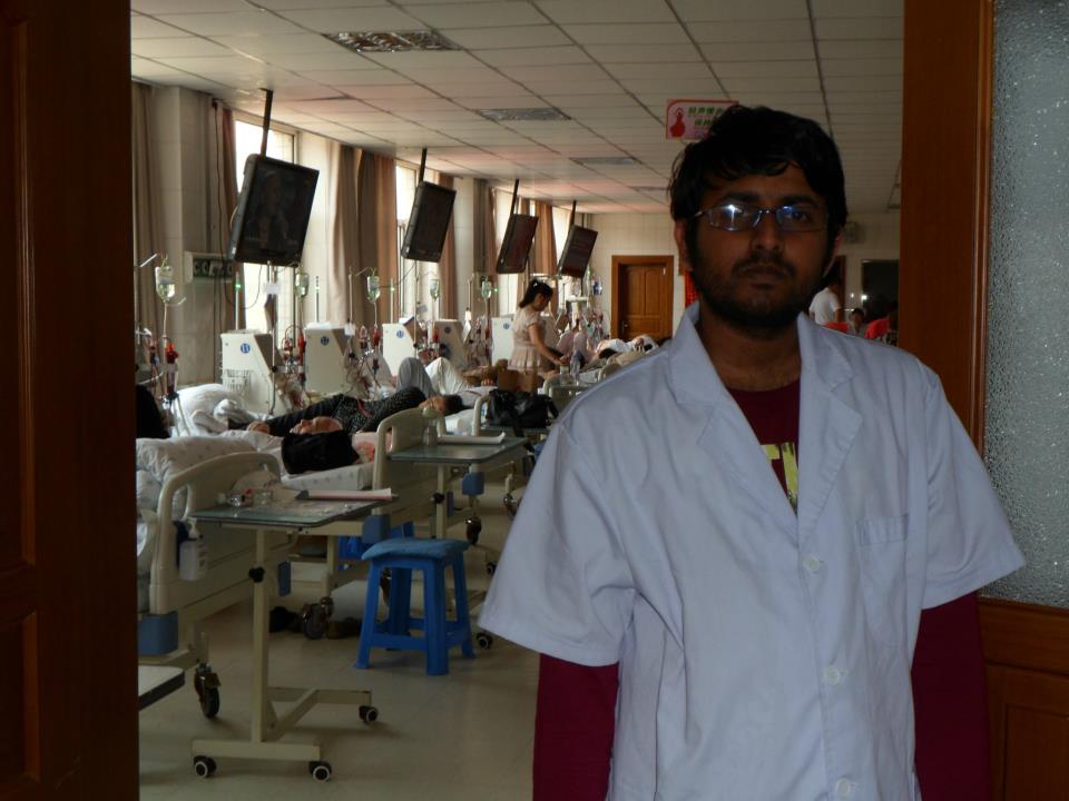 guruhulan's tweet photo. #Srilankanmedicalcouncil put rigid policy in2010 i unable to help who affected by ill /war as #Doctor but i hate why i was born in #srilanka a doctor punished by #SLMC #tamil last 5 &amp; half year #paining if i am #singala mean they winkle their eye as #Exam kanda malli #Poo #rasism https://t.co/l9GALB6E0V