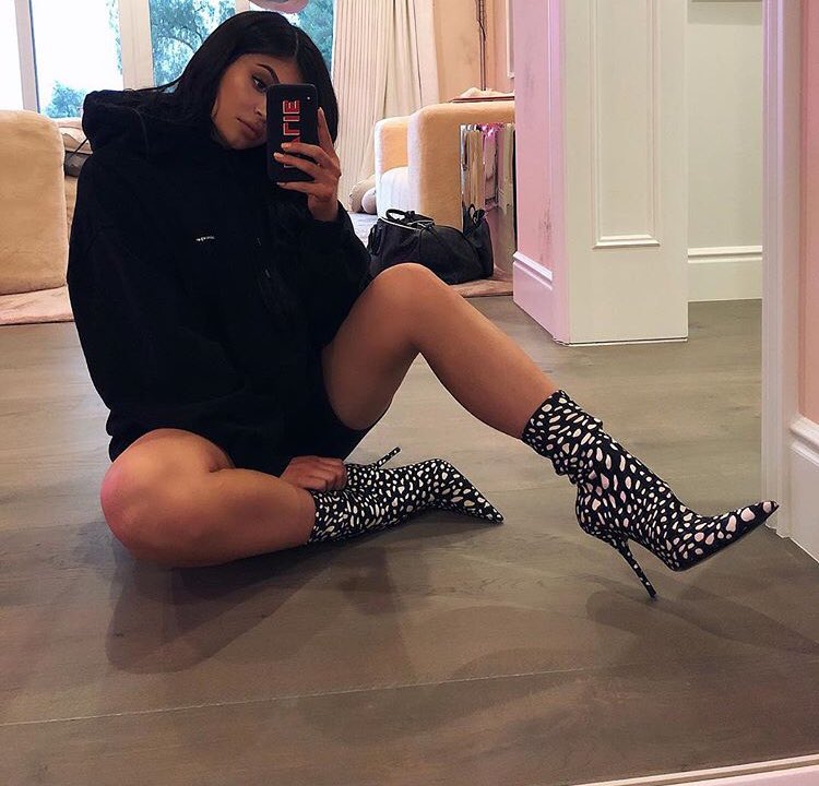 new fake: Kylie Jenner, 20, single.