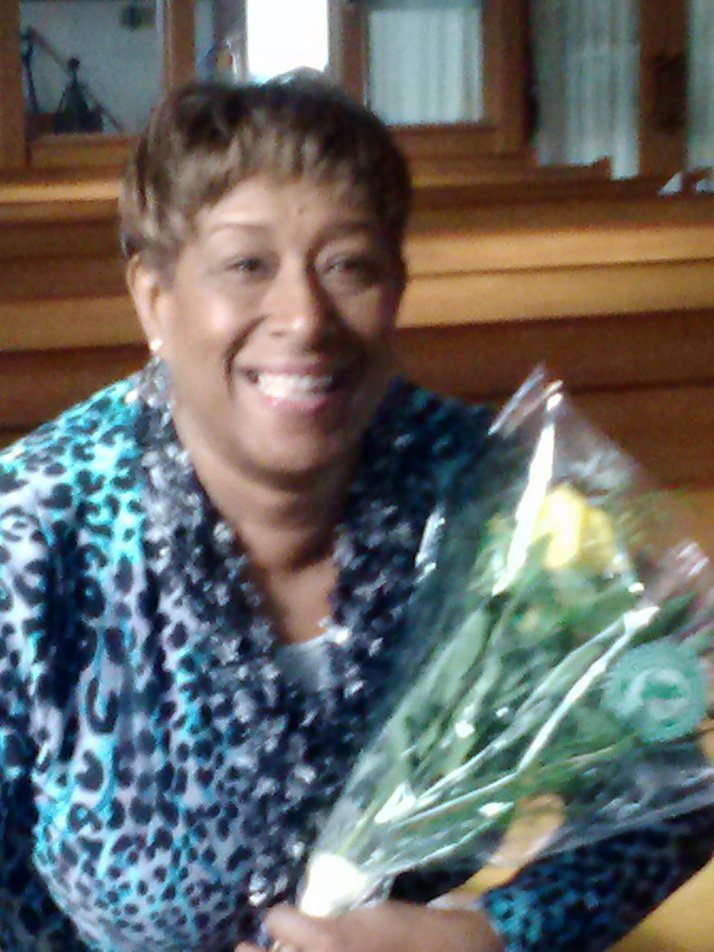 HappyFlowerDay's tweet photo. Patricia spreads joy and you can do it too in your community. Flowery acts of kindness lift the spirits of people. The Happy Flower Project started with one phone call to a food market to ask what they did with their day-old flowers. The empty-nester mom found fun and purpose. https://t.co/vYaVl7tzJZ