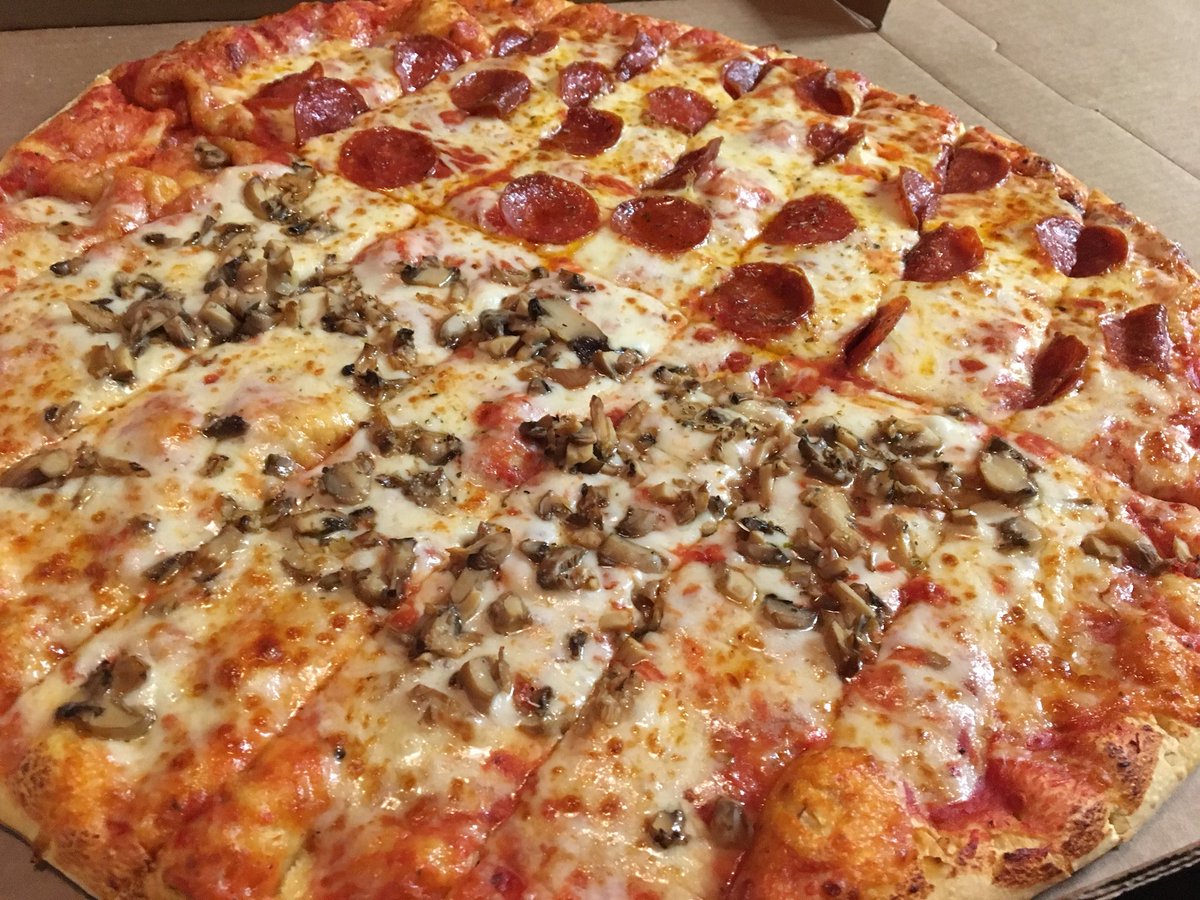 Candace07's tweet photo. In happier news, I went to Larobi’s in St Albans tonight and it was 👌 🍕 https://t.co/fF85Td2L4T