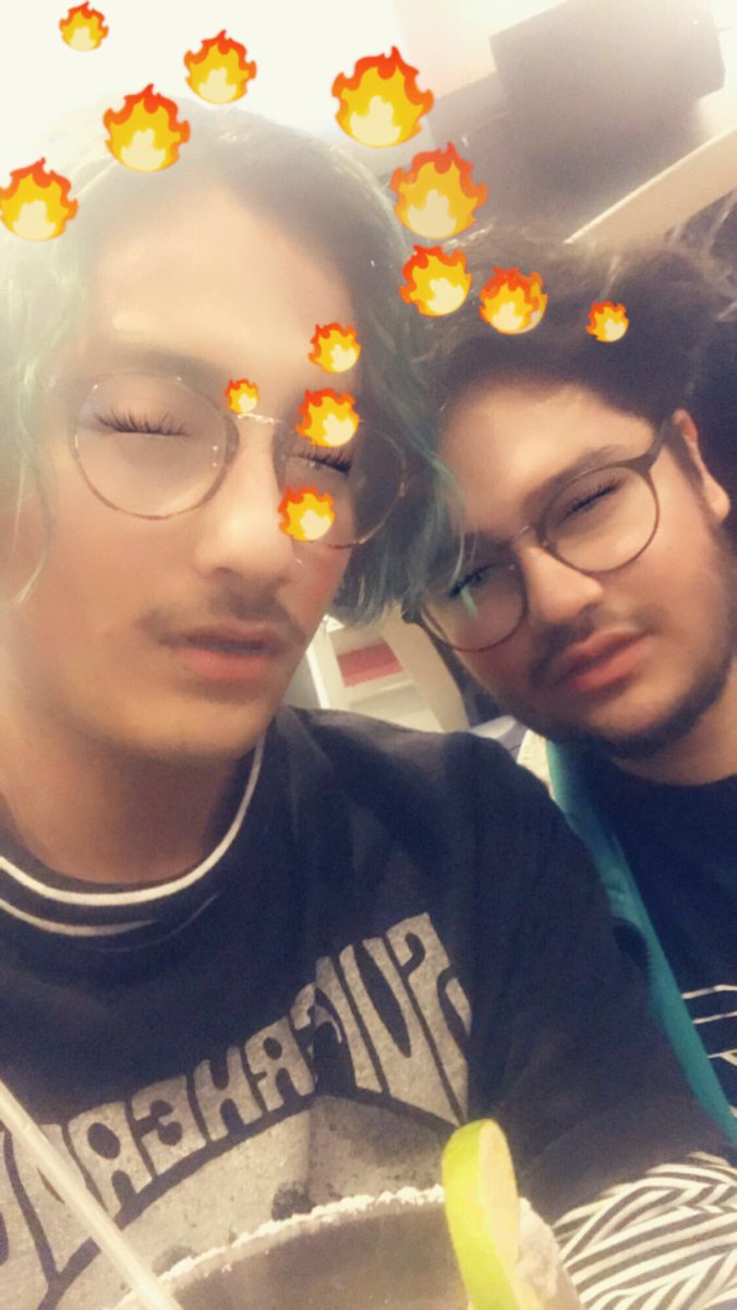 BrownBeuy's tweet image. #teamlightskin #wewinning #yalllastplace