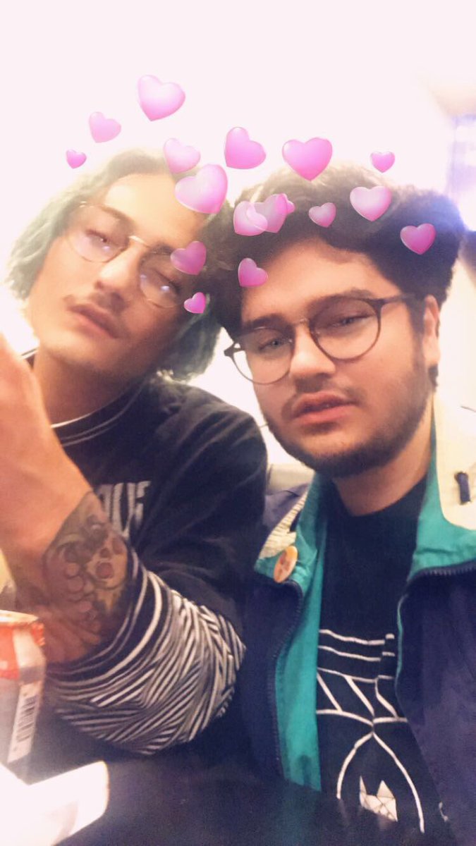 BrownBeuy's tweet image. #teamlightskin #wewinning #yalllastplace