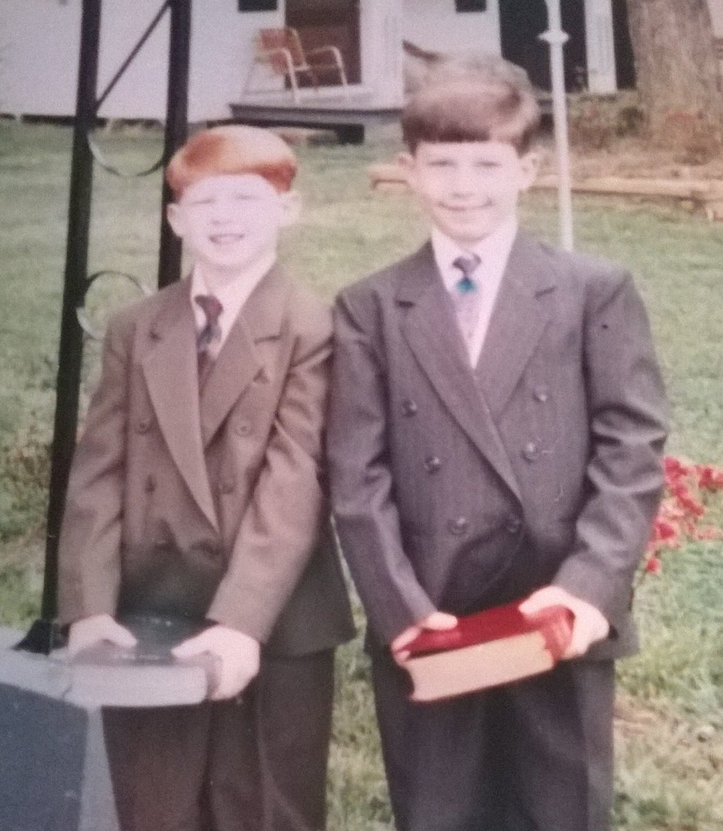 kylecoker00's tweet image. Carrying a red Bible since 1994. 😂 #mysuitstylehaschangedalittle #sixbutton