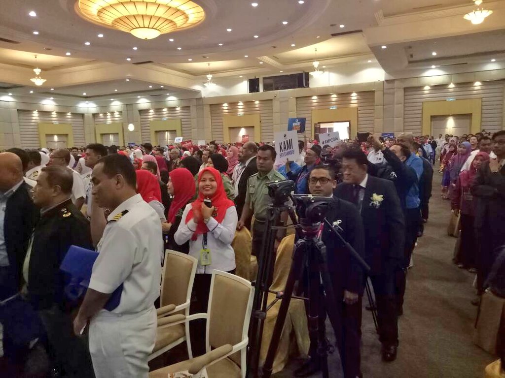 TheAirTimes's tweet photo. Sekitar Majlis Amanat Menteri Pertahanan 2018, Dato' Seri Hishammudin Tun Hussein Yang berlangsung Di Dewan Perkasa Wisma Pewira.  
#Perkasa Perwira 🤜🤛
@HishammuddinH2O
@H2OComms 
@MINDEFMalaysia 
@AffandiMyCDF https://t.co/4f6zK84xqV