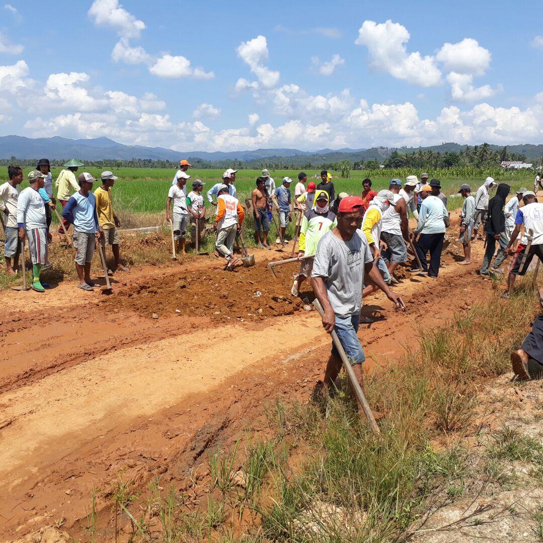 AmranApt's tweet image. Kerkerasan Jalan Desa Peatoa, Ke,. Loea Kab. Kolaka Timur
#PadatKaryaTunai #DanaDesa 
@jokowi @EkoSandjojo @anwsanusi  @taufikmadjid71 @fachrilabalado @pendampingdesa_ @p3mdKoltim