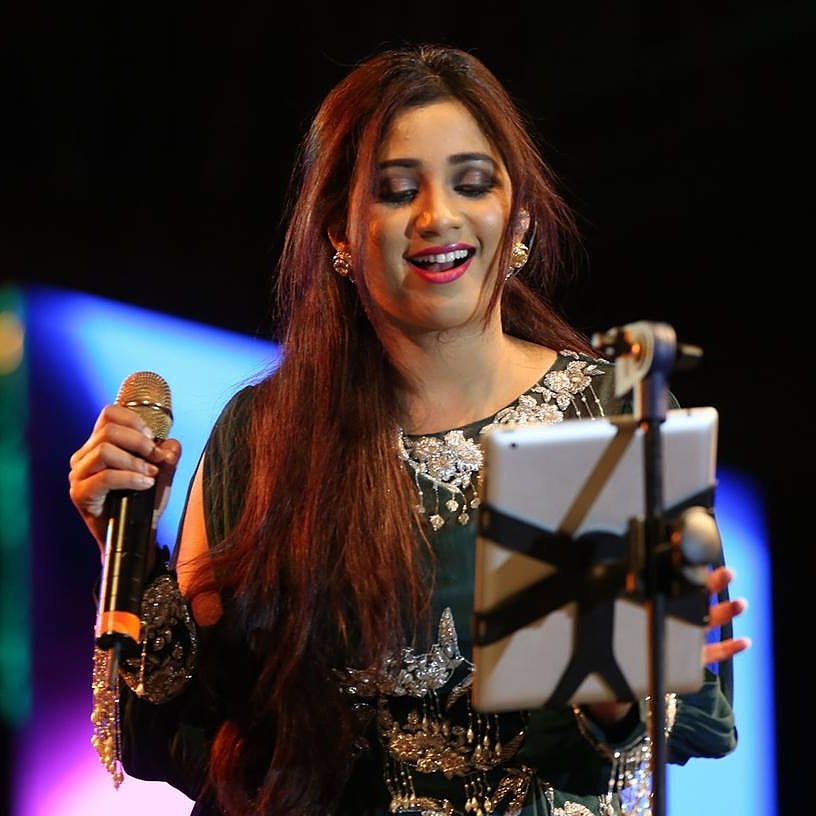 LovingShreya's tweet photo. Ahh that smile can kills me 😍 🔫 😍 🔫
Looking very pretty @shreyaghoshal didi 😍 😘 😙 💕 https://t.co/kQ2u97rq9J