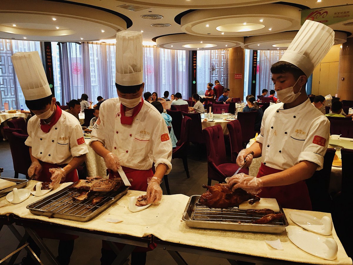 cloventures's tweet photo. If you get the chance to go to #Beijing, do it! The food, temples, history, and culture are absolutely magnificent. See the home of Mao at the Forbidden City and then hop on an LRT to see the temples at the Summer Palace. To top it off, enjoy the delicious taste of Peking Duck! https://t.co/aojcDARaM3