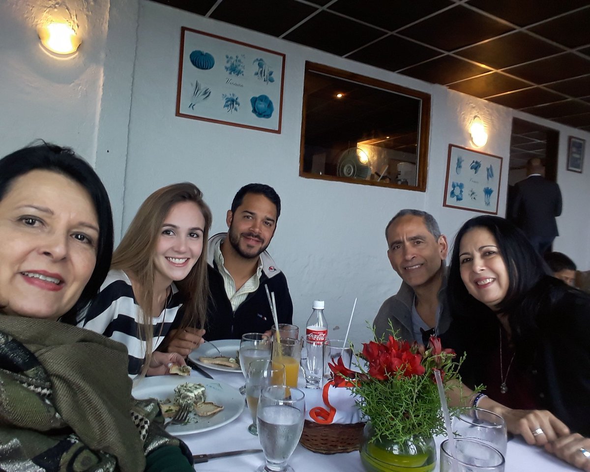luciasosaleal's tweet photo. Rico almuerzo familiar en Galipán Ayer #25Feb2018 en #ElÁvila #Caracas con @bersole @mafeciavaldini
#GraciasALaVida, a mi hijo y a mi cuñis por la invitación. #Familia los quiero mucho! Lindo paseo!!
#GraciasDiosMío👏🌷❤❤❤ https://t.co/lWGPIWMyk8