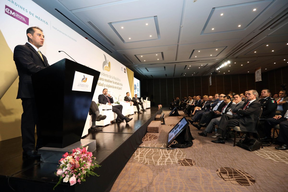 PedroAPelayo's tweet photo. Excelente mesa de debate el día de hoy en el Foro @PorLaSeguridad_ con el tema "La policía y el #SJPA" Ponentes de primer nivel. @Ley13091963 @RommelMorenoM @kpya @AlvarCdeV @Mauricio_Delmar @FiscalEdomex @EFloresCampbell #JuanMarcosGutierrez moderada por @puigcarlos https://t.co/yhAno6eRDN