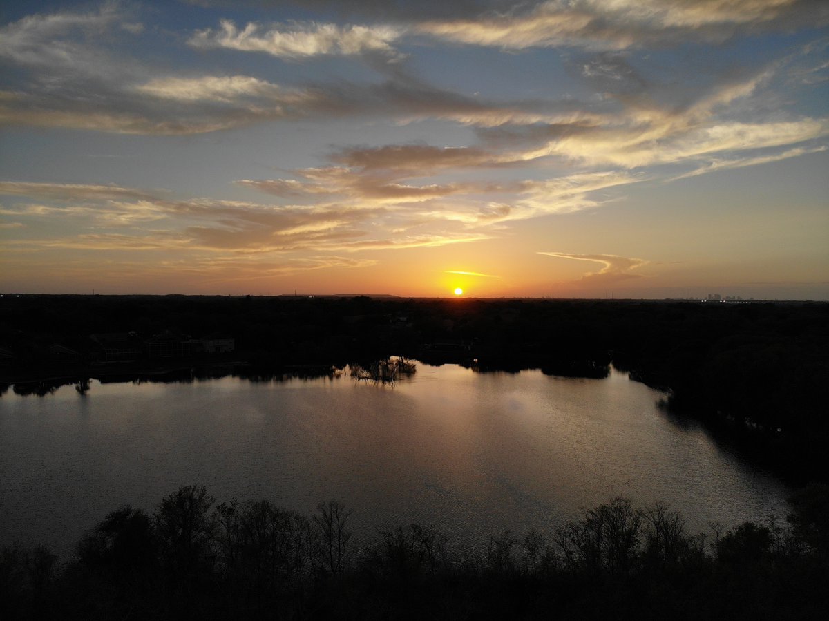 globehoppy's tweet photo. @sjervewfla Hi Steve, this was my view of today's sunset over Hickory Lake in Brandon. HDR pix from #MavicAir, not Photoshopped). #sunset #TampaBay https://t.co/l4cCZSmucp