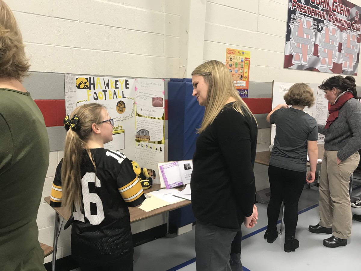 Kelseylk1's tweet photo. Fifth Graders at Board Presentation tonight discussing their informational writing &amp; research! #letthemchoose @GlennElem https://t.co/1h8XWxcRyP