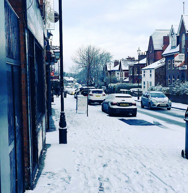 Pokusevskis's tweet photo. #Snow #Heatonmoor #ShawRd https://t.co/MS7oVph9qm