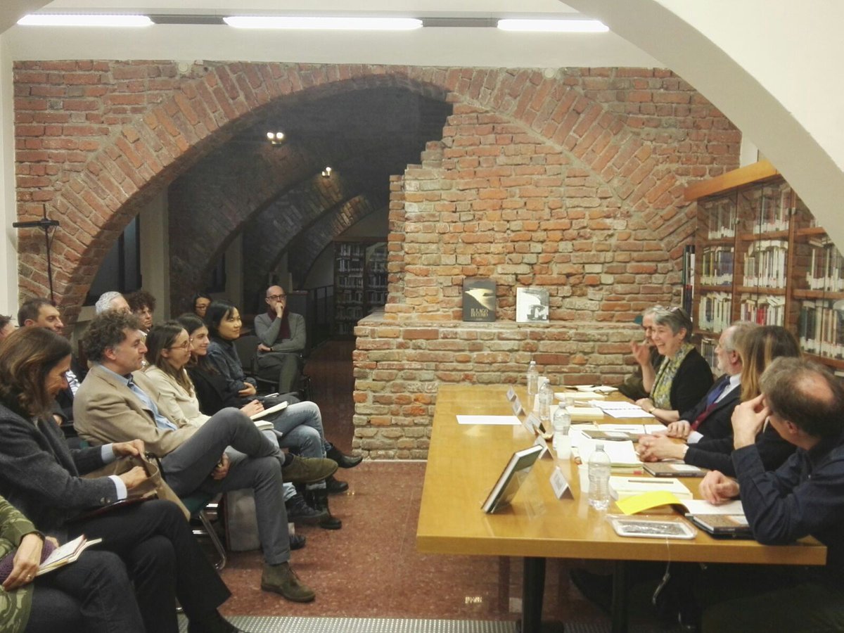 Politeia1983's tweet photo. Il 19 febbraio si è tenuta la tavola rotonda in occasione della pubblicazione del volume di @NPatrignani e Diane Whitehouse “Slow Tech and ICT. A Responsible, Sustainable and Ethical Approach” (@PalgraveBiz 2018) , presso la biblioteca di @Politeia1983. Ecco le foto: https://t.co/JmSgkHqw7x