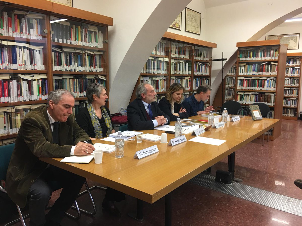 Politeia1983's tweet photo. Il 19 febbraio si è tenuta la tavola rotonda in occasione della pubblicazione del volume di @NPatrignani e Diane Whitehouse “Slow Tech and ICT. A Responsible, Sustainable and Ethical Approach” (@PalgraveBiz 2018) , presso la biblioteca di @Politeia1983. Ecco le foto: https://t.co/JmSgkHqw7x