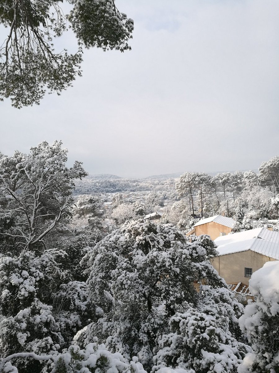 janmannell's tweet photo. La Motte in the #Var this morning @Var_Matin #Var #snowyday https://t.co/3lzXrM9d95