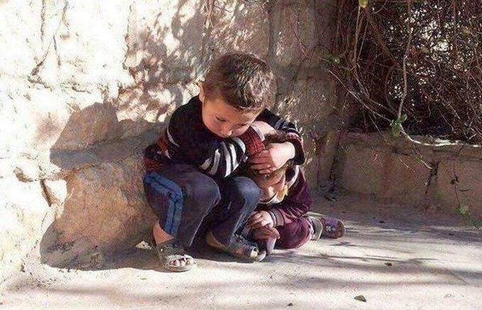 Frustratedladk's tweet photo. Sriyan child protecting his younger sister amid airstrikes kindly raise your voice!! #SaveHumanity
#SaveSriya 😭🙏 https://t.co/JtvFxzdjTB
