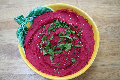 CandeSoulas's tweet photo. ¿Te animas a darle un color diferente a tu hummus?, ¡atrévete con la remolacha! #hummus #remolacha #recetasaludable #legumbres #veggie #vegan #nutandcook https://t.co/saXtvMvWR7 https://t.co/QDum9fJNpm