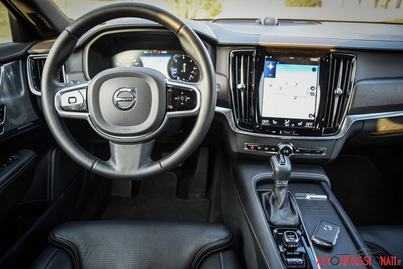 auto_app's tweet photo. Non perdetevi la nostra prova della regina delle nevi, l'elegante #Volvo V90 Cross Country - - > https://t.co/VTUUNo9SMe https://t.co/kSzU7bCMvR