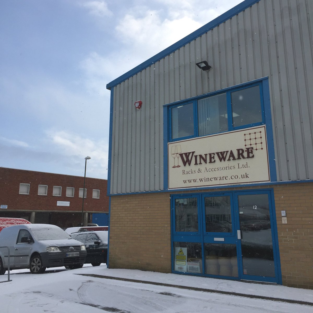 WinewareUK's tweet photo. Snowy start to the day here at Wineware HQ in Rustington, West Sussex!
#snow #snowday #rustington #westsussex #wineware https://t.co/z1WmAu4G3A