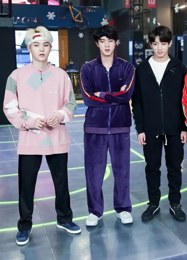 springbytheday's tweet photo. We have to remember this time when Yoongi wore pink
#PinkSuga https://t.co/iFVymVwQfI