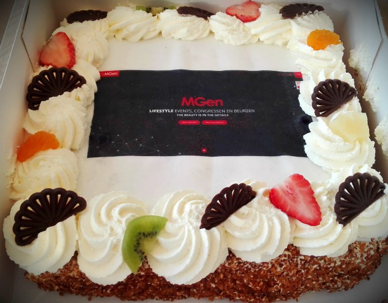 Taart bij de koffie! Dank jullie wel, <a href="/mgenlive/">MGen | Marketing Gen</a>. En heel veel succes met jullie mooie, nieuwe website! j.mp/2Fy0Tdq