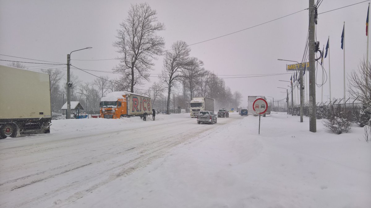 sclpcb's tweet photo. Our Romanian plant BATM Systems is feeling the cold blast with heavy snow today, but its business as usual and everyone raring to go with all your orders .. and to warm up too  :) #BATMSystems #Romania #Craiova #PCBS #Manufacturers #BusinessAsUsual #teamwork #commited #LEDS https://t.co/GAvi5LLcf7