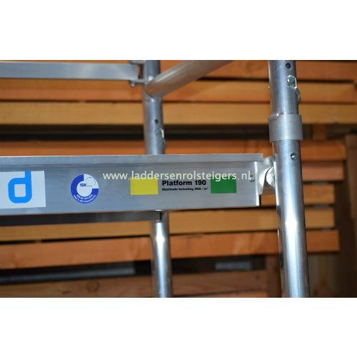 laddersenrolst1's tweet photo. Deze vouwsteiger is op te zetten in 3 minuten, van hoogwaardige kwaliteit en veilig! Het vouwdeel met 3 sporten is tevens los als stucsteiger te gebruiken. Perfect toch? https://t.co/3HVKxelEh8 #vouwsteiger #kamersteiger #binnensteiger #stucsteiger #bouw #zzp #aanbieding #dinsdag https://t.co/tGviR9ZhTu