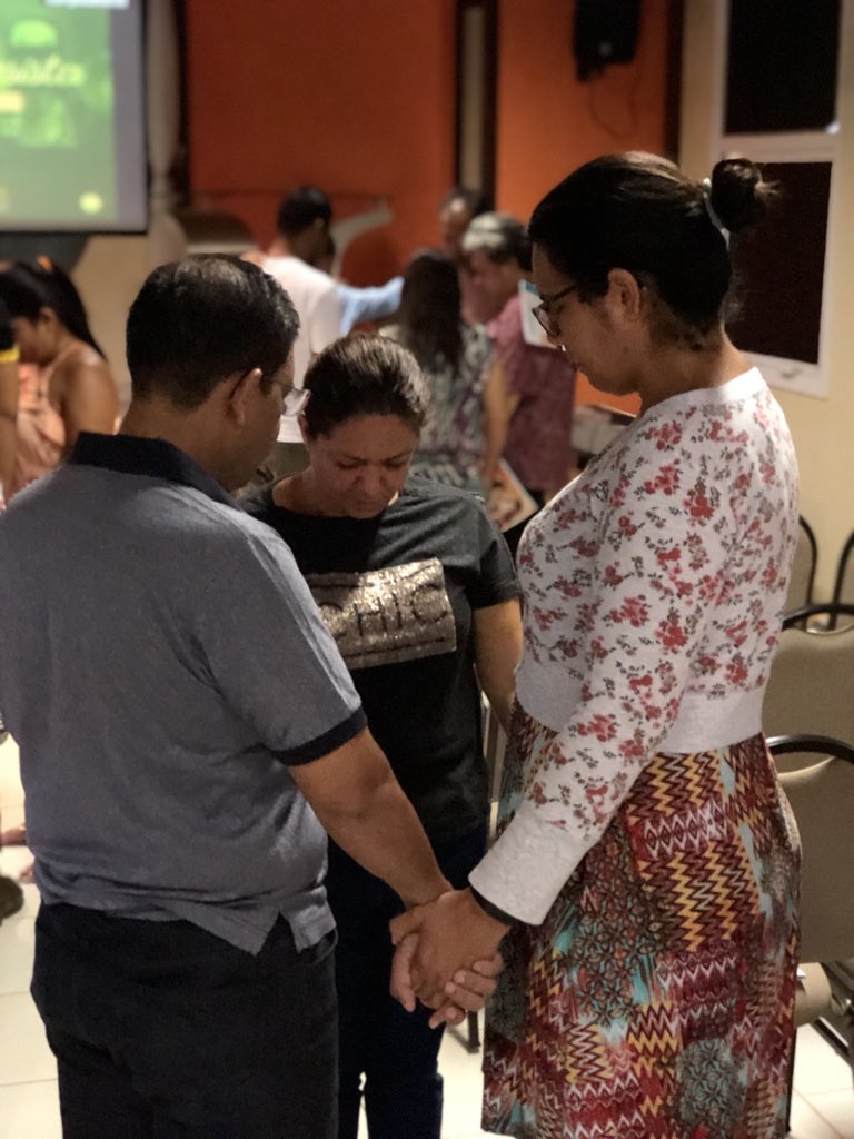 PrC_Augusto's tweet photo. Ele jamais repele alguém que a Ele recorre com coração contrito... Momento singular c/os @adventistas.noronha! 
#10diasdeoração
#IgrejaNosTemplos https://t.co/2jj4i6BLGB