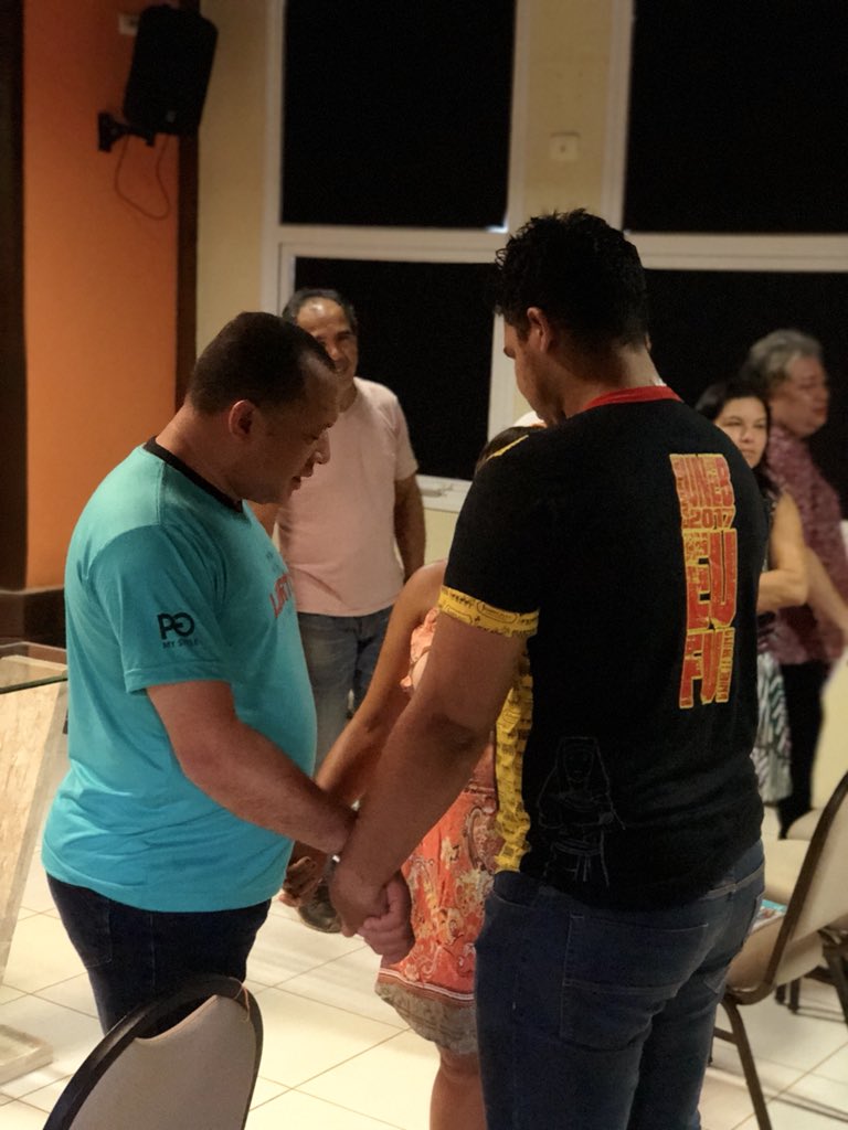 PrC_Augusto's tweet photo. Ele jamais repele alguém que a Ele recorre com coração contrito... Momento singular c/os @adventistas.noronha! 
#10diasdeoração
#IgrejaNosTemplos https://t.co/2jj4i6BLGB
