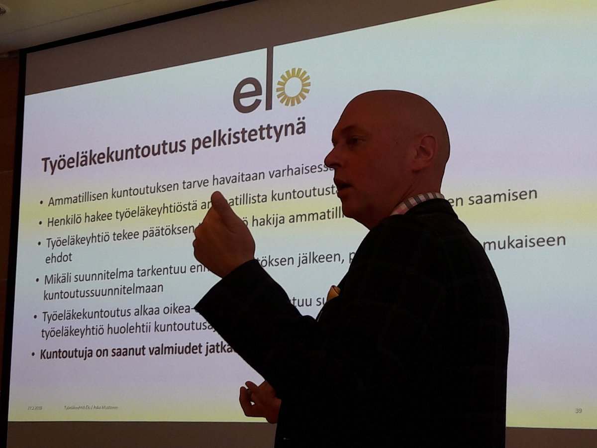 MarinaSirola's tweet photo. Tänään peukutetaan ja käsitellään #kuntoutus juttuja. @ETKinfo'ssa äänessä @AskoMustonen1 https://t.co/AuQfO60s5u