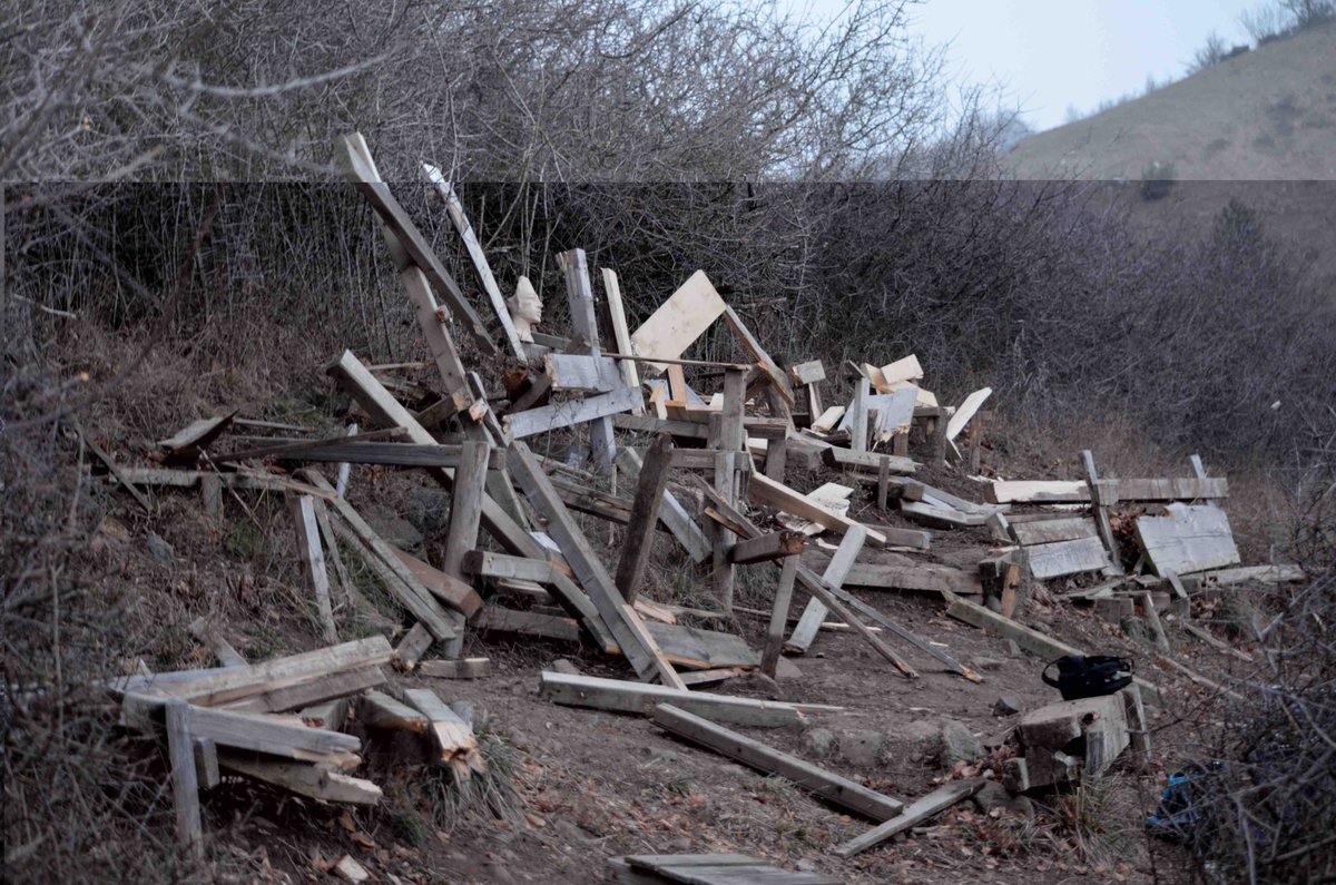 ASPASnature's tweet photo. #Ardèche #Escrinet | Le campement a de nouveau été saccagé dans la nuit de samedi à dimanche, comme il l'avait déjà été il y a un an, le 18 février 2017.
Toute aide est la bienvenue ainsi que planches et visserie ! https://t.co/Q1jqvSKWds
@LPO_auv_rhonalp
Photos de Roland D. https://t.co/3LN1tVfFtf