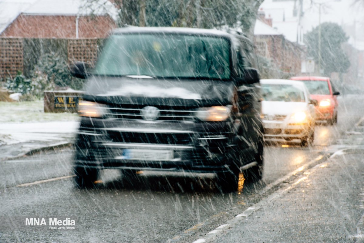 Heavy #snow fall in #Oswestry this morning... #Shropshire <a href="/ShropshireStar/">Shropshire Star</a> <a href="/MNAmedia/">MNA Media</a> #BeastFromTheEast #Snowmageddon